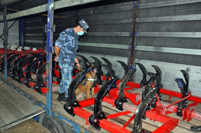 Azerbaycan sınırında 305 kilogram uyuşturucu ele geçirildi