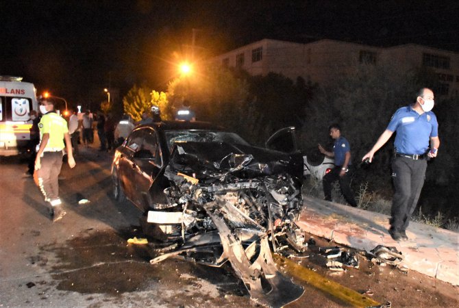 Kırıkkale'de iki otomobilin çarpıştığı kazada 4 kişi yaralandı