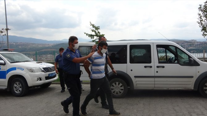 Bursa'da polis müşteri gibi iletişime geçtiği hırsızları yakaladı