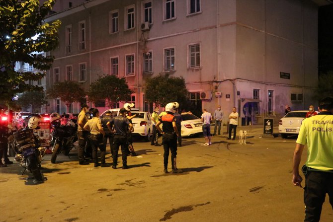 İzmir'de otomobil motorize yunus ekibine çarptı: 4 yaralı