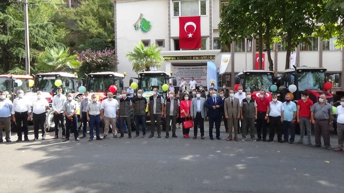 Zonguldak'ta ORKÖY projesiyle alınan 20 traktör orman köylüsüne verildi