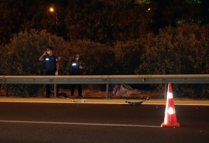 İzmir'de otomobilin çarptığı genç hayatını kaybetti
