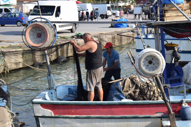 Batı Karadeniz'de balıkçılar sağanağın ardından yeniden denize açıldı