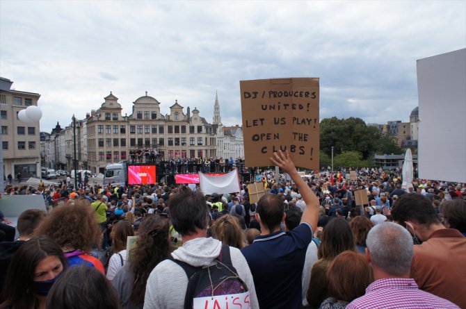 Belçika'da eğlence sektörü çalışanları salgın tedbirlerini protesto etti