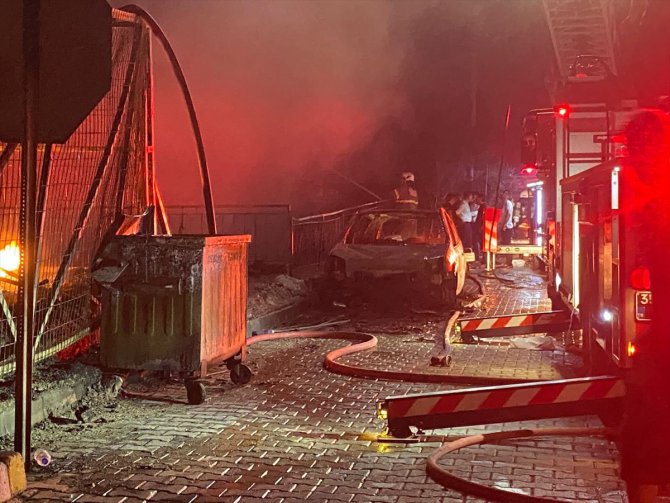 GÜNCELLEME - İzmir'de 4 katlı apartmanda çıkan yangın söndürüldü
