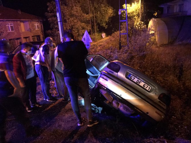 Karabük'te şarampole devrilen otomobildeki kişi yaralandı