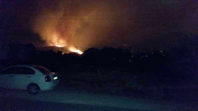 Suriye'de Lazkiye'nin doğusunda başlayan yangını söndürme çalışmaları devam ediyor