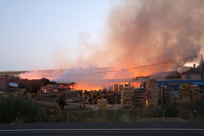 Yozgat'ta kereste fabrikasında yangın çıktı