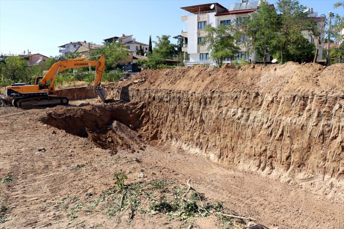 Elazığ'da deprem nedeniyle yıkılan okulun yerine yenisinin temeli atıldı