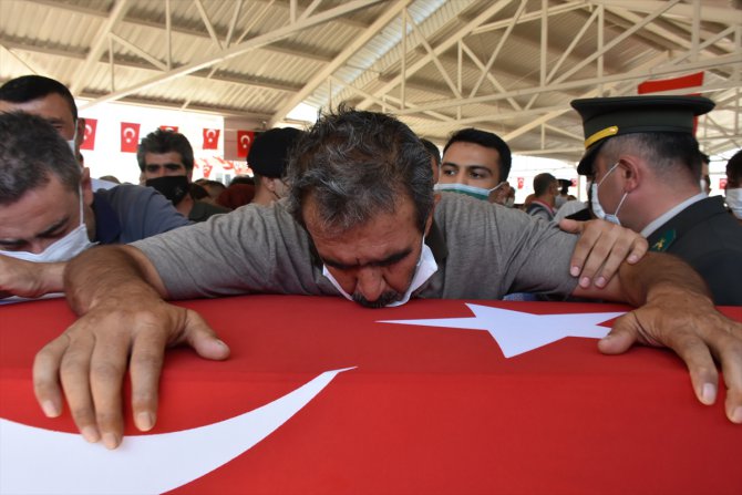 Şehit Uzman Onbaşı Serdar Aslan, Gaziantep'te son yolculuğuna uğurlandı