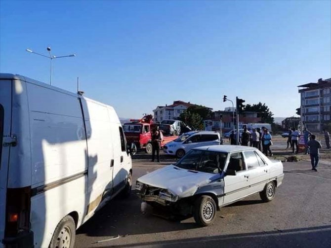 Tokat'ta zincirleme trafik kazası: 4 yaralı