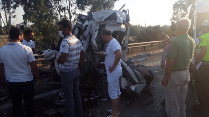 Adana'da otoyoldaki zincirleme trafik kazasında 2 kişi yaralandı