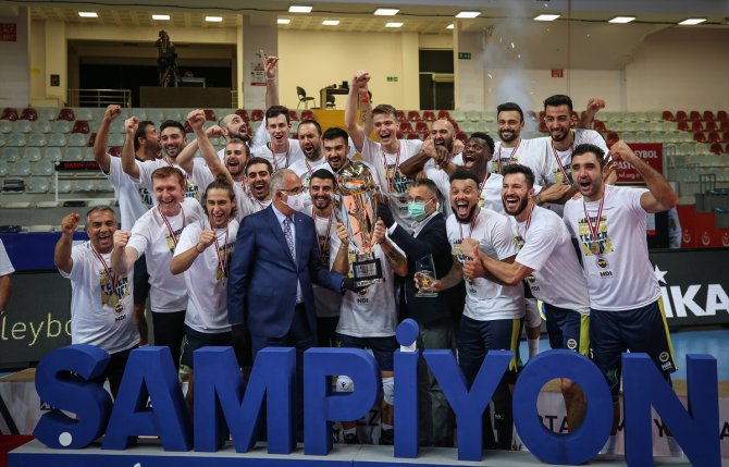 AXA Sigorta Erkekler Şampiyonlar Kupası'nı Fenerbahçe HDI Sigorta kazandı