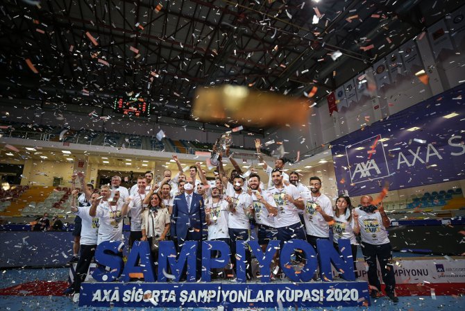 AXA Sigorta Erkekler Şampiyonlar Kupası şampiyonu Fenerbahçe HDI Sigorta kupasını aldı