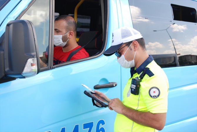 İstanbul'da minibüslerde koronavirüs tedbirleri denetimi