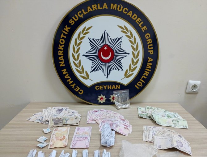 Adana'da polis, ayakkabı ve yatağa gizlenmiş uyuşturucu buldu