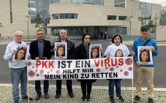 Almanya’da kızı terör örgütü PKK tarafından kaçırılan anne eylemini sürdürdü