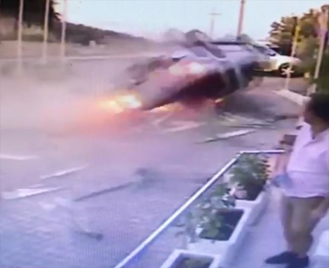 Bodrum'da iki kişinin yaralandığı trafik kazası güvenlik kamerasında