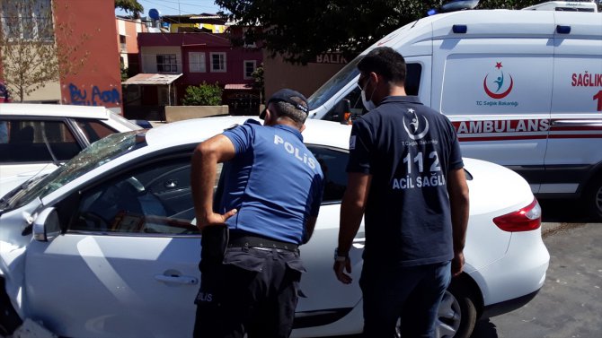 Adana'da 3 otomobilin karıştığı trafik kazasında 3 kişi yaralandı