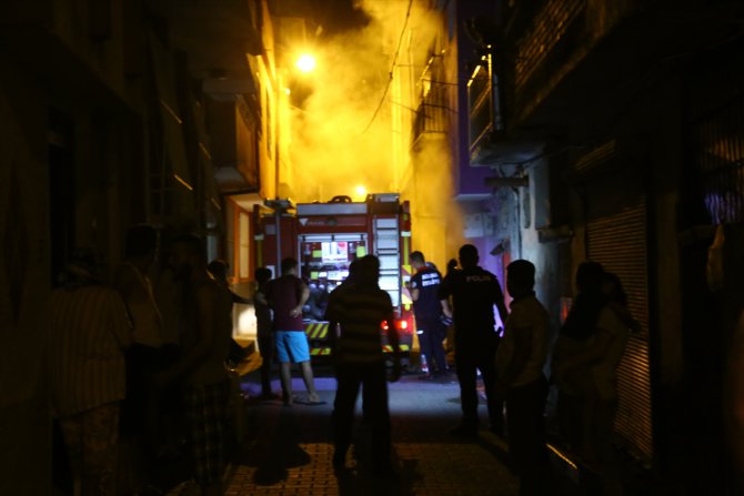 Adana'da evde çıkan yangın hasara neden oldu
