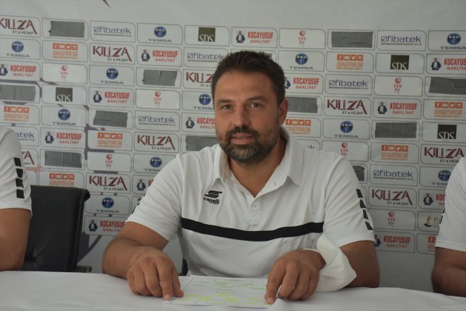 Adanaspor Teknik Direktörü Akyel: "Hedefimiz her zaman yukarılara oynamak"