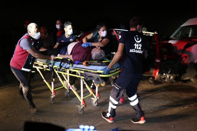 Düzce'de sürücüsü kalp krizi geçiren otomobil minibüsle çarpıştı
