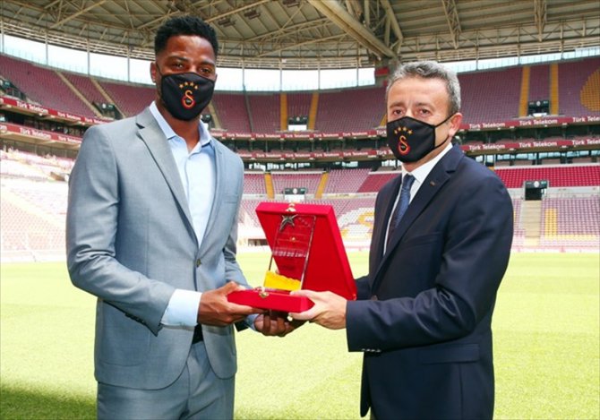"Galatasaray'da Yılın Sporcusu" ödülünü Ryan Donk kazandı
