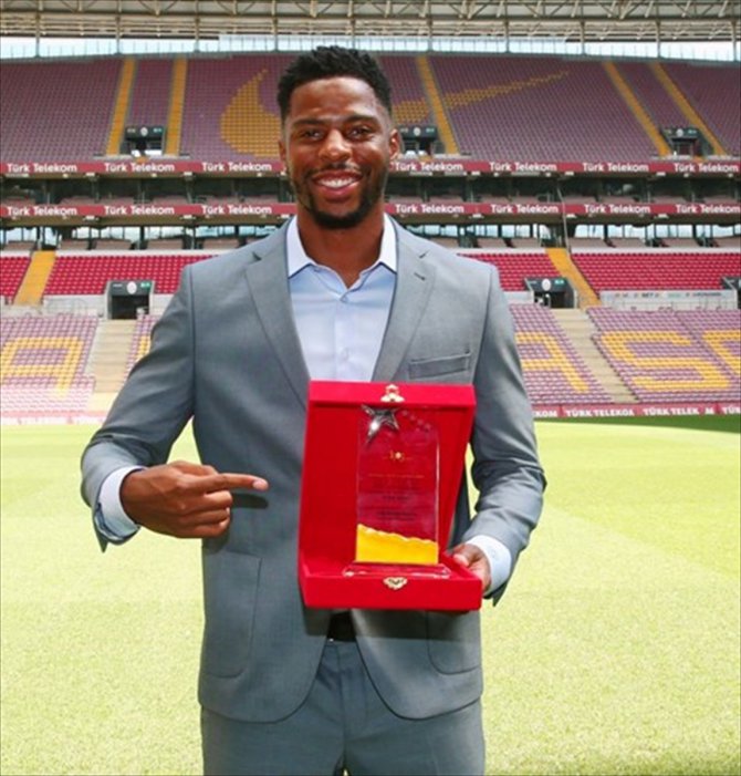 "Galatasaray'da Yılın Sporcusu" ödülünü Ryan Donk kazandı