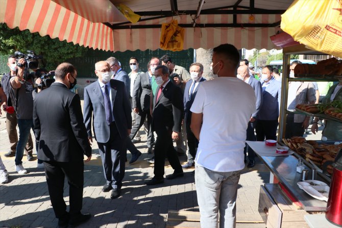İzmir'de Vali Köşger'in katılımıyla Kovid-19 denetimi yapıldı