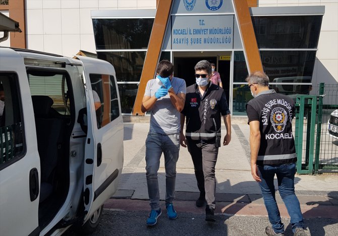 GÜNCELLEME - Kocaeli'de kendilerini savcı ve polis olarak tanıtarak dolandırıcılık yapan 2 şüpheli tutuklandı