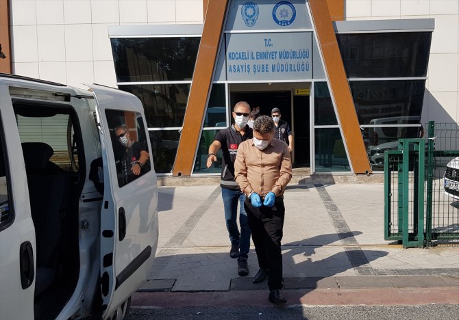 Kocaeli'de kendilerini savcı ve polis olarak tanıtarak dolandırıcılık yapan 4 kişi yakalandı