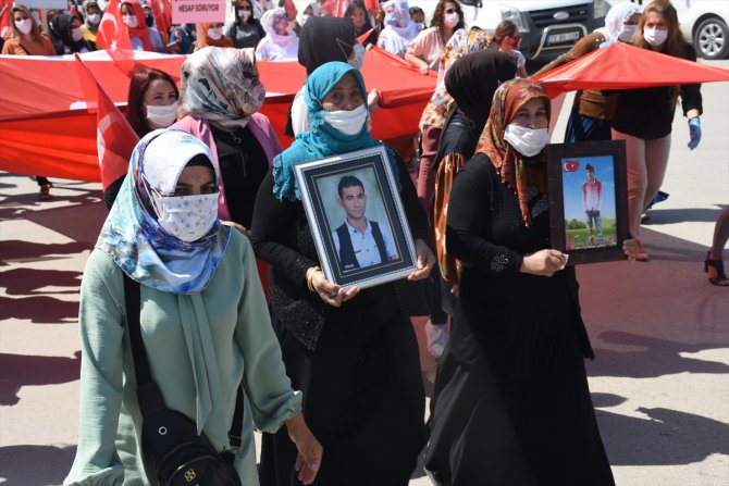 Şırnaklı kadınlardan terör örgütü PKK'ya karşı "Artık Yeter" yürüyüşü