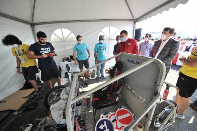 TÜBİTAK Başkanı Mandal, Robotaksi Binek Otonom Araç Yarışması'nı izledi: