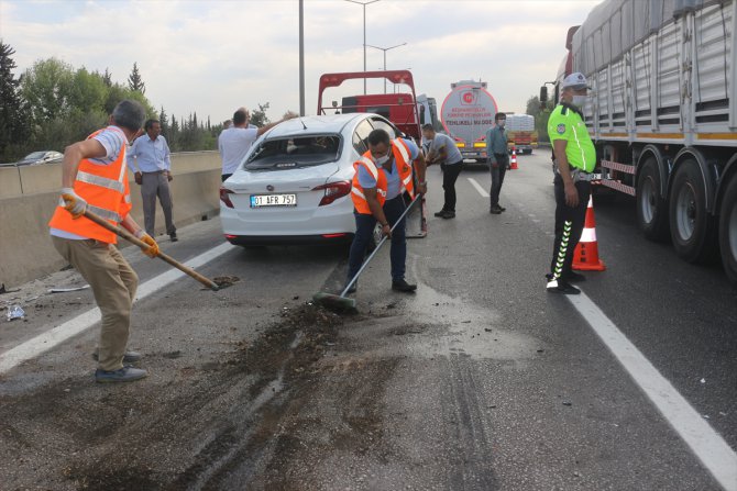 Adana'da 5 aracın karıştığı zincirleme trafik kazasında 3 kişi yaralandı