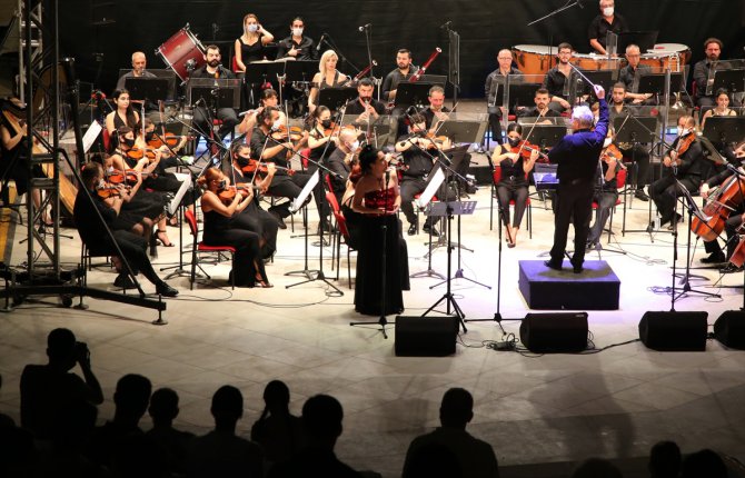 Mersin Devlet Opera ve Balesi sanatseverlerle "Gala Konser"inde buluştu