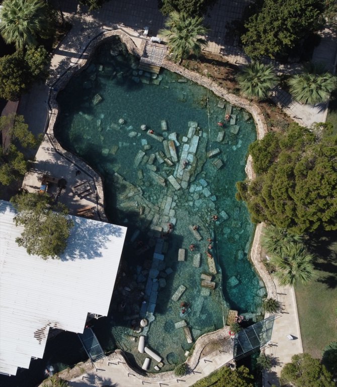 Pamukkale'deki antik havuzu 100 günde 60 bin kişi ziyaret etti