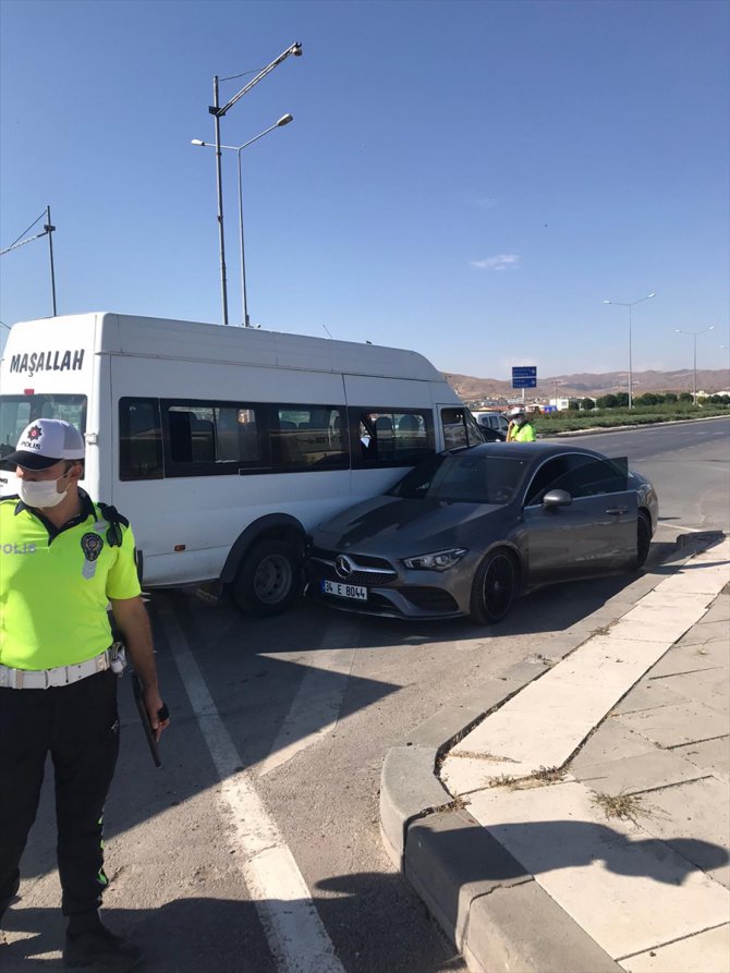 Sivassporlu Erdoğan Yeşilyurt trafik kazası geçirdi