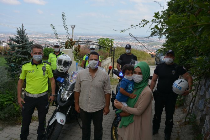 İl Emniyet Müdürü Kaya'dan polis maketine sarılan minik Ertuğrul'a sürpriz