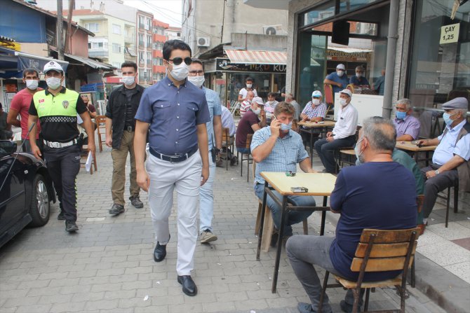 Manyas Kaymakamı megafonla pazardaki vatandaşları Kovid-19'a karşı uyardı