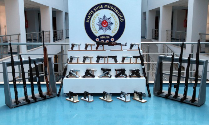 Adana'da asayiş denetimlerinde aranan 125 kişi yakalandı