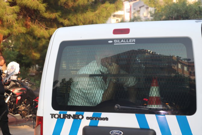 Antalya'da bir aileyi silahla tehdit ettiği iddia edilen şüpheli gözaltına alındı