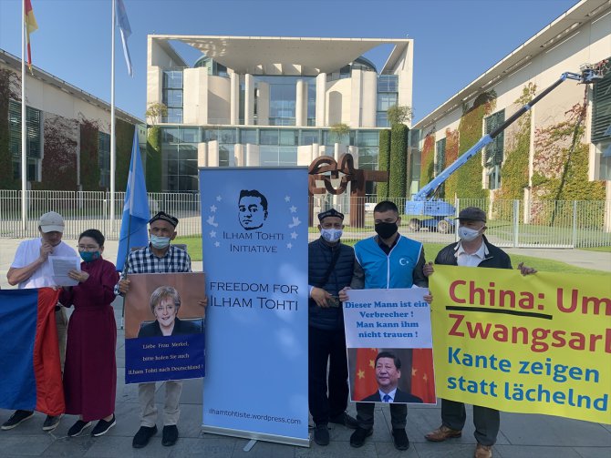 Berlin'de Çin yönetiminin Sincan, Hong-Kong ve Tibet politikası protesto edildi