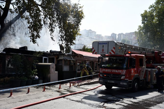 Beyoğlu'nda restoranda çıkan yangın söndürüldü