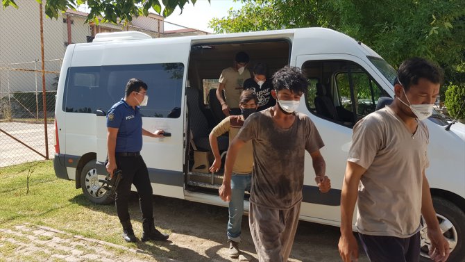 Erzincan'da minibüs içerisinde 16 yabancı uyruklu yakalandı