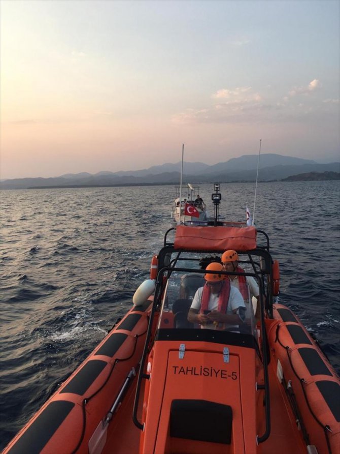 Fethiye açıklarında sürüklenen teknedeki 5 kişi kurtarıldı