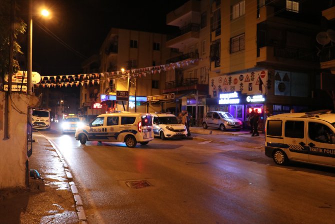 İzmir'de oğlu tarafından darbedilen kadın hastaneye kaldırıldı