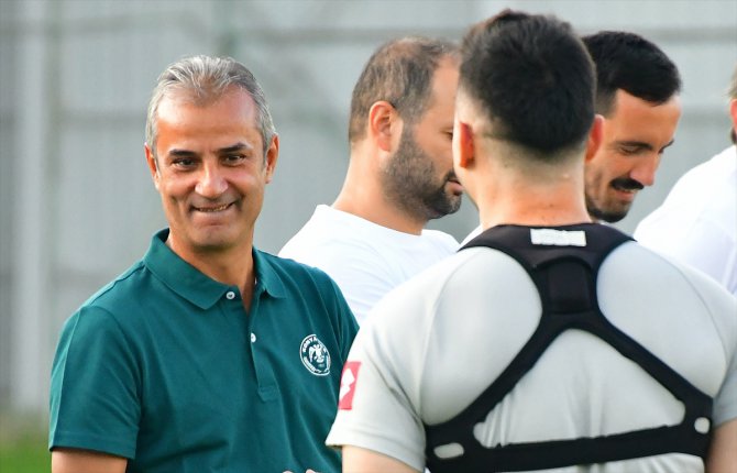 Konyaspor'un yeni teknik direktörü İsmail Kartal, takımıyla ilk antrenmanına çıktı