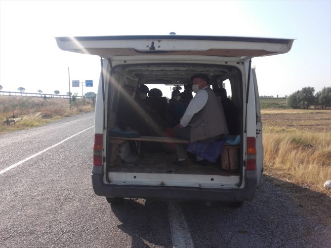 Afyonkarahisar'da korsan taşımacılık yapan iki sürücüye 5 bin 120 lira ceza kesildi