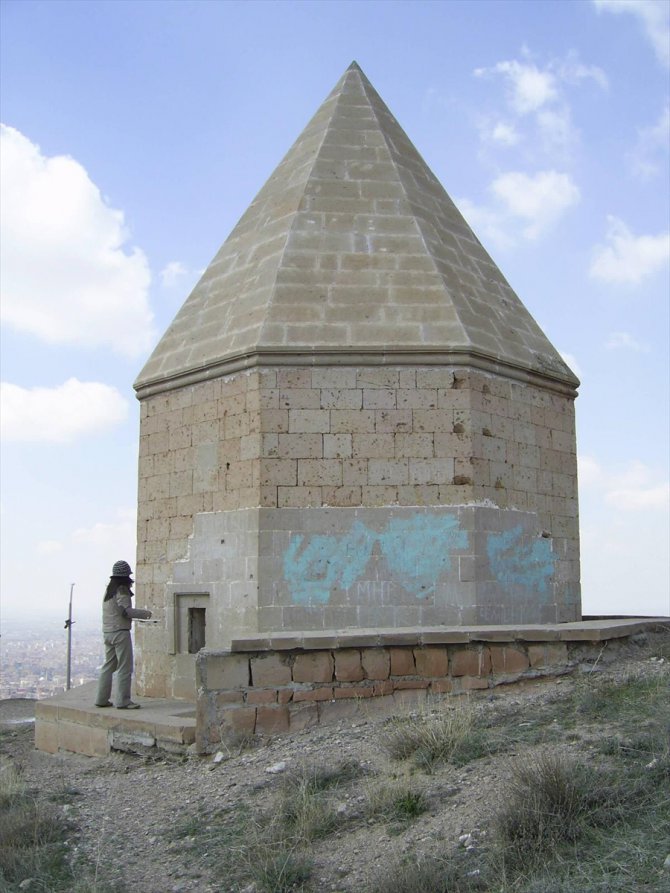 Aksaray'da bulunan II. Kılıç Arslan Türbesi restore ediliyor