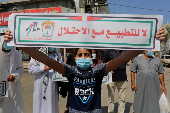 Gazze ve Batı Şeria'da Bahreyn ve BAE'nin İsrail'le normalleşmesi protesto edildi